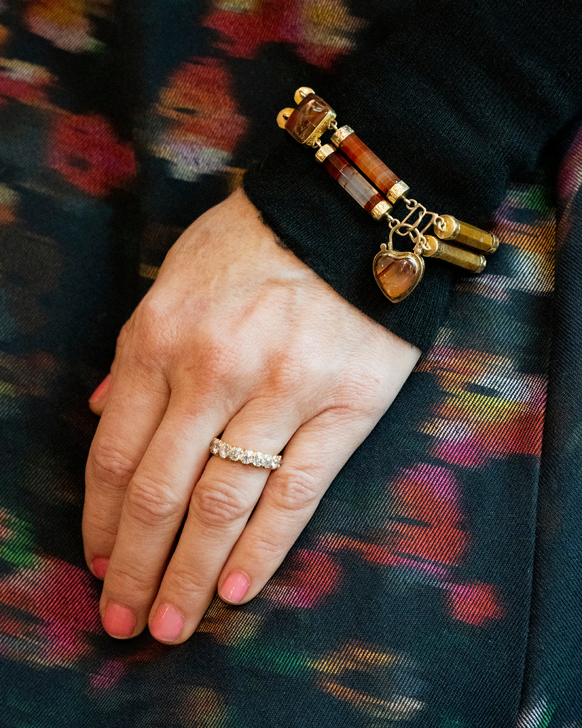 Victorian era agate bracelet with heart padlock clasp, in 15k gold. The functioning padlock clasp with a glazed compartment. Scotland in origin. Circa 1880. Worn on a hand.
