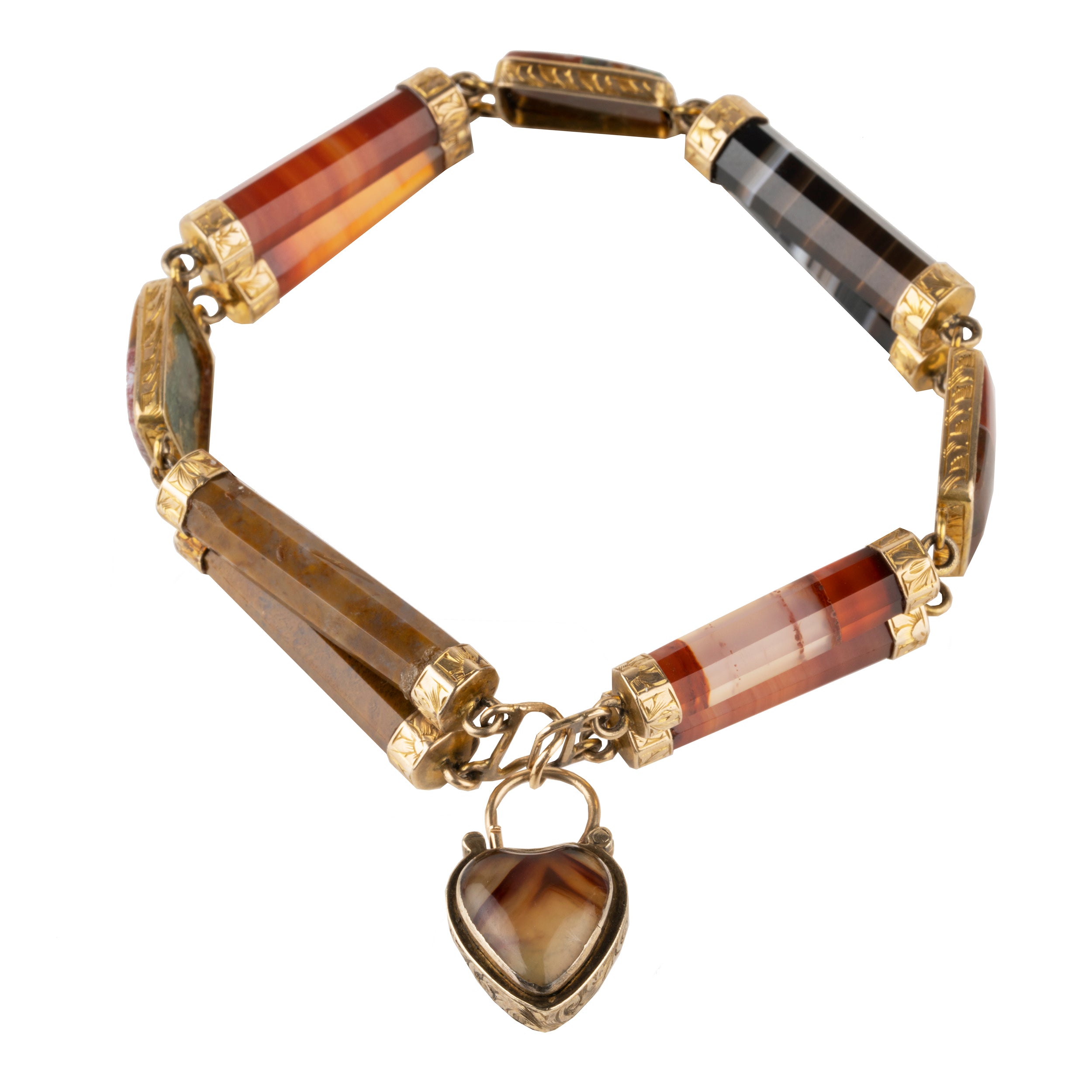 Victorian era agate bracelet with heart padlock clasp, in 15k gold. The functioning padlock clasp with a glazed compartment. Scotland in origin. Circa 1880. Front view.