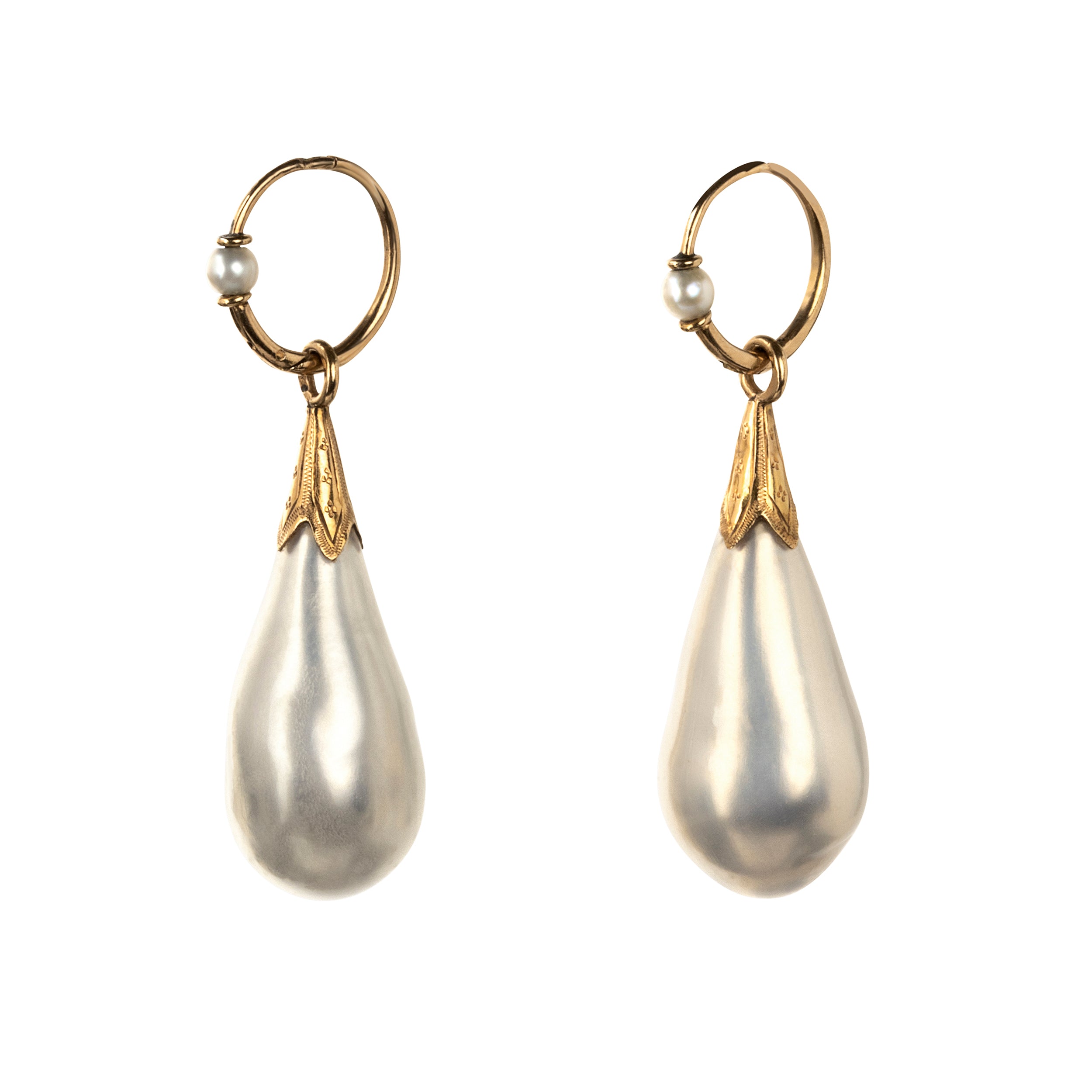 In the 18th century, glass pearl earrings were a popular alternative to natural pearls, and they commanded great prices. These imitation pearls were made by coating the interior of blown glass with a pearlescent ‘nacre’ derived from fish scales and gelatin. Earrings of the time reflected the Baroque and Rococo fashion, favoring long, dangling styles like girandole and pendant earrings. They were a staple in 18th-century jewelry, but their delicate nature makes them very rare today. England. Circa 1870