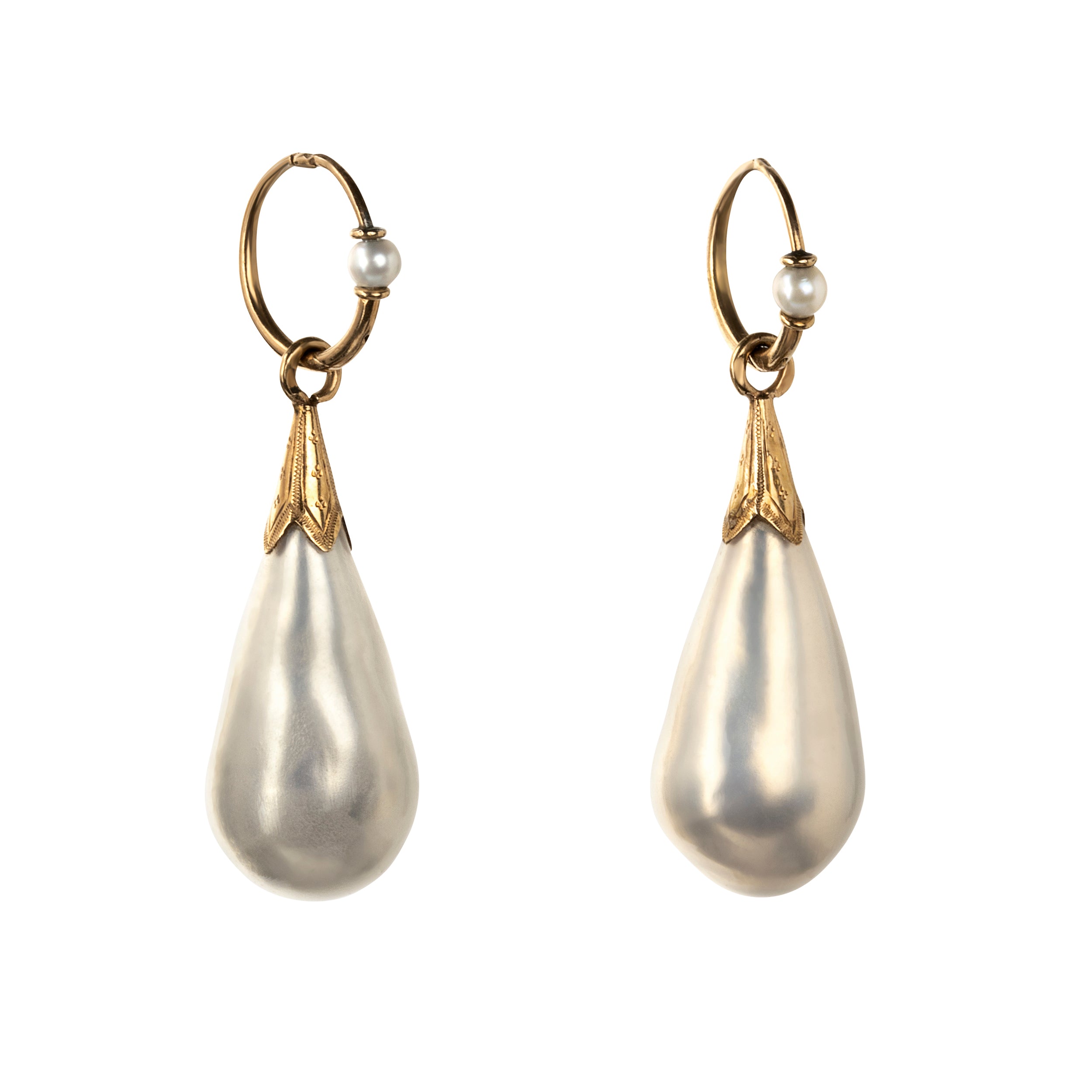 In the 18th century, glass pearl earrings were a popular alternative to natural pearls, and they commanded great prices. These imitation pearls were made by coating the interior of blown glass with a pearlescent ‘nacre’ derived from fish scales and gelatin. Earrings of the time reflected the Baroque and Rococo fashion, favoring long, dangling styles like girandole and pendant earrings. They were a staple in 18th-century jewelry, but their delicate nature makes them very rare today. England. Circa 1870