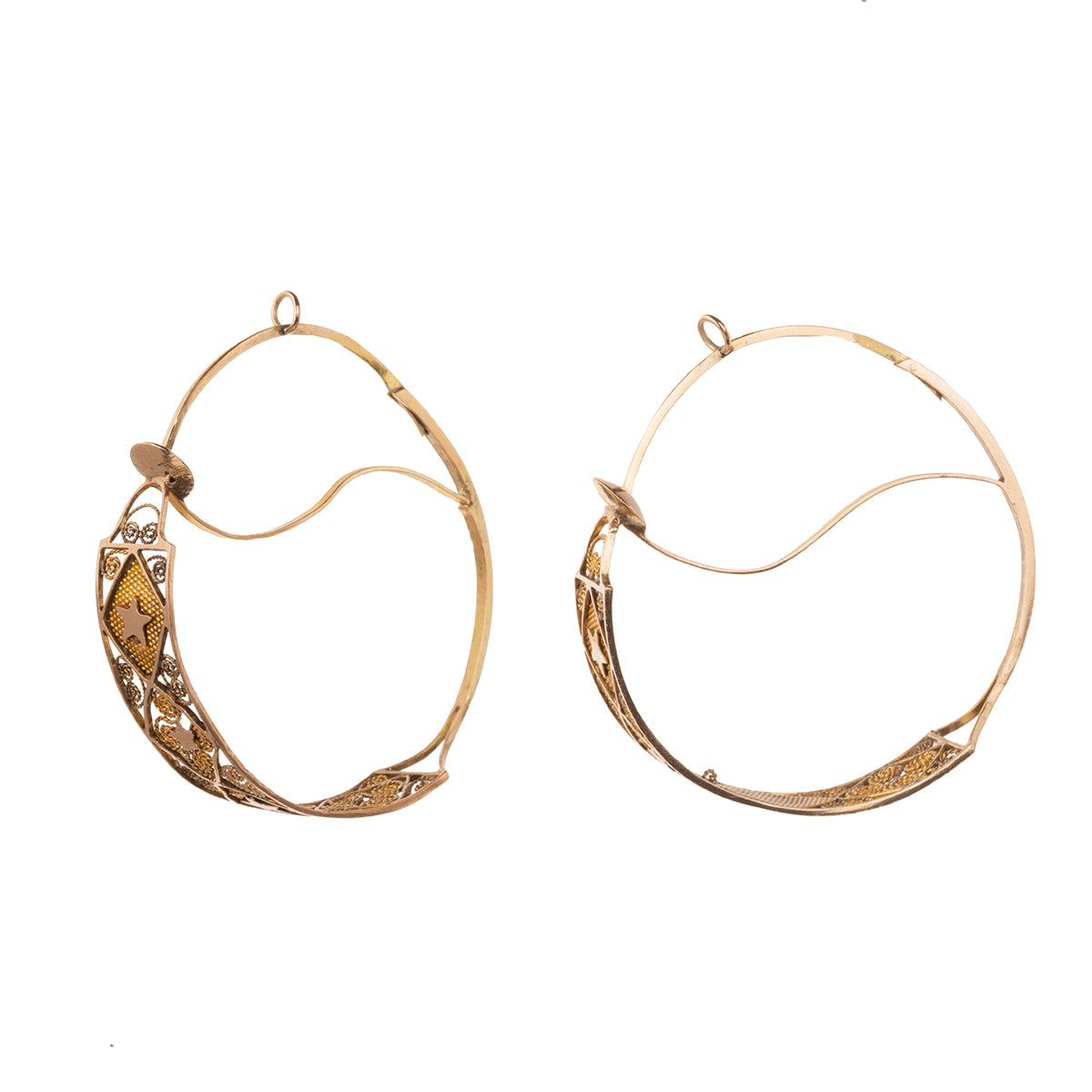 18th Century era gold poissarde earrings with star details. The earwires go from back to front, typical of 18th century earrings. Italy. Circa 1800. Side view.
