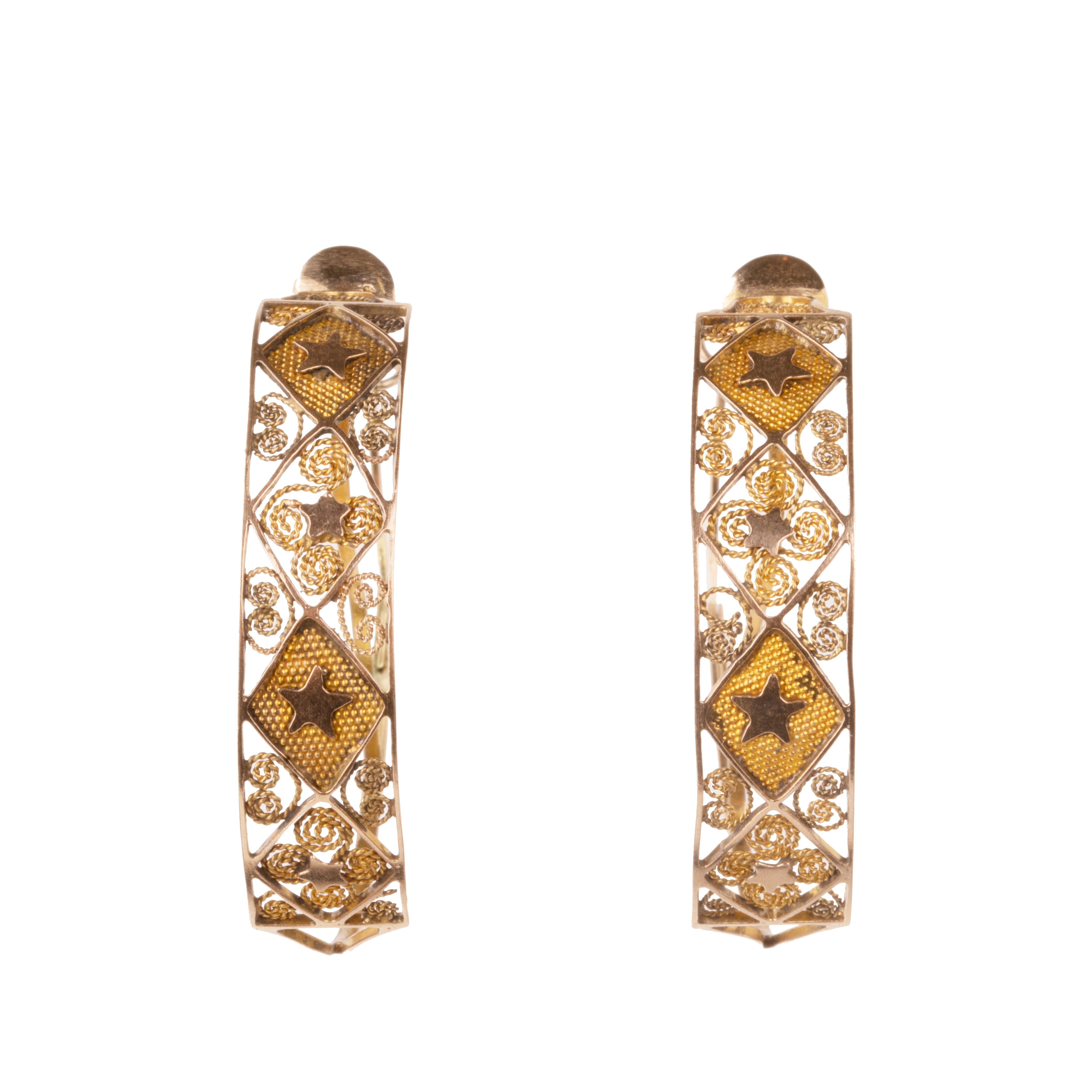 18th Century era gold poissarde earrings with star details. The earwires go from back to front, typical of 18th century earrings. Italy. Circa 1800. Frontview.