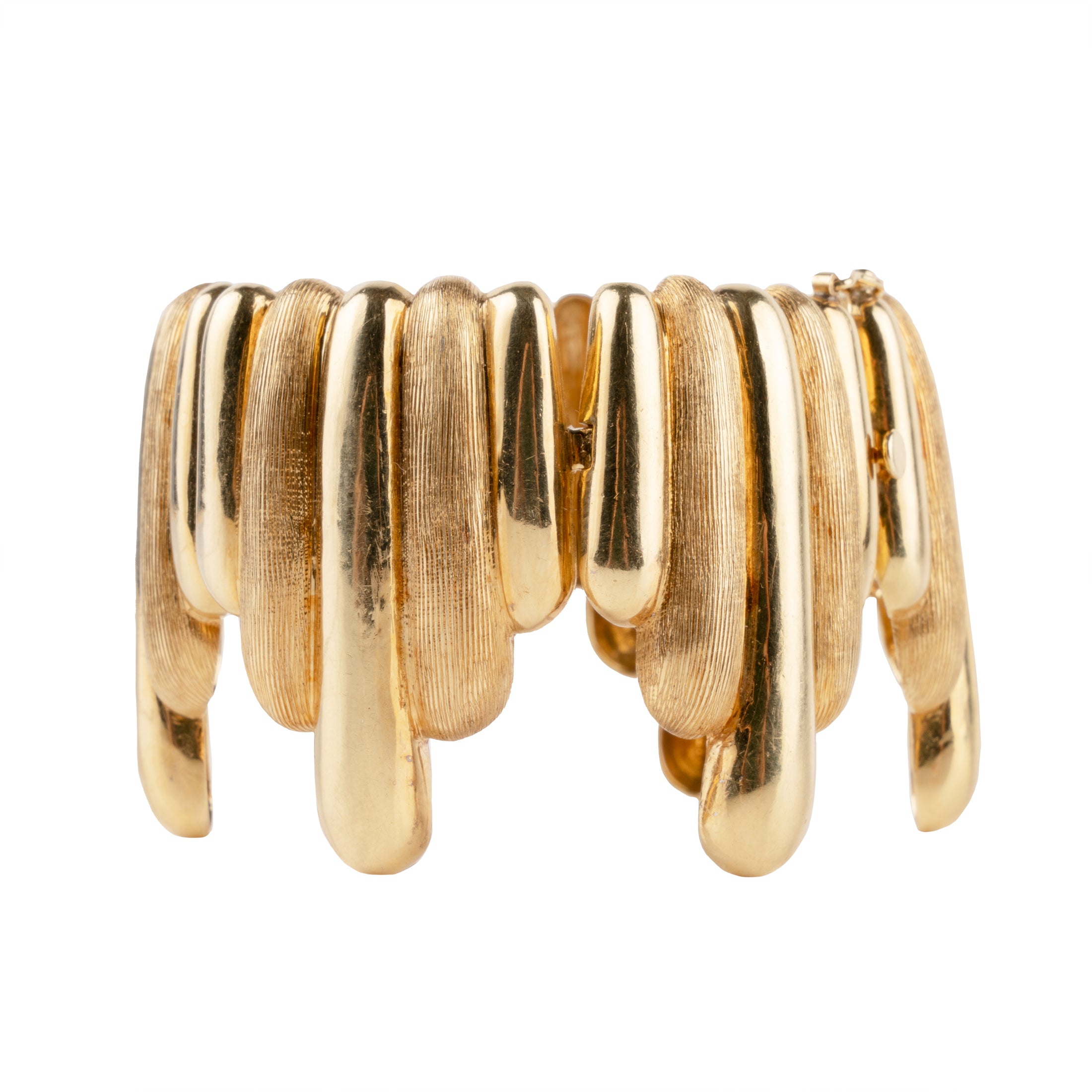 Vintage Gold Surrealist Bracelet. Striking 18k gold bracelet with a dripping motif. Signed by an Italian Maker. Mid 20th century.