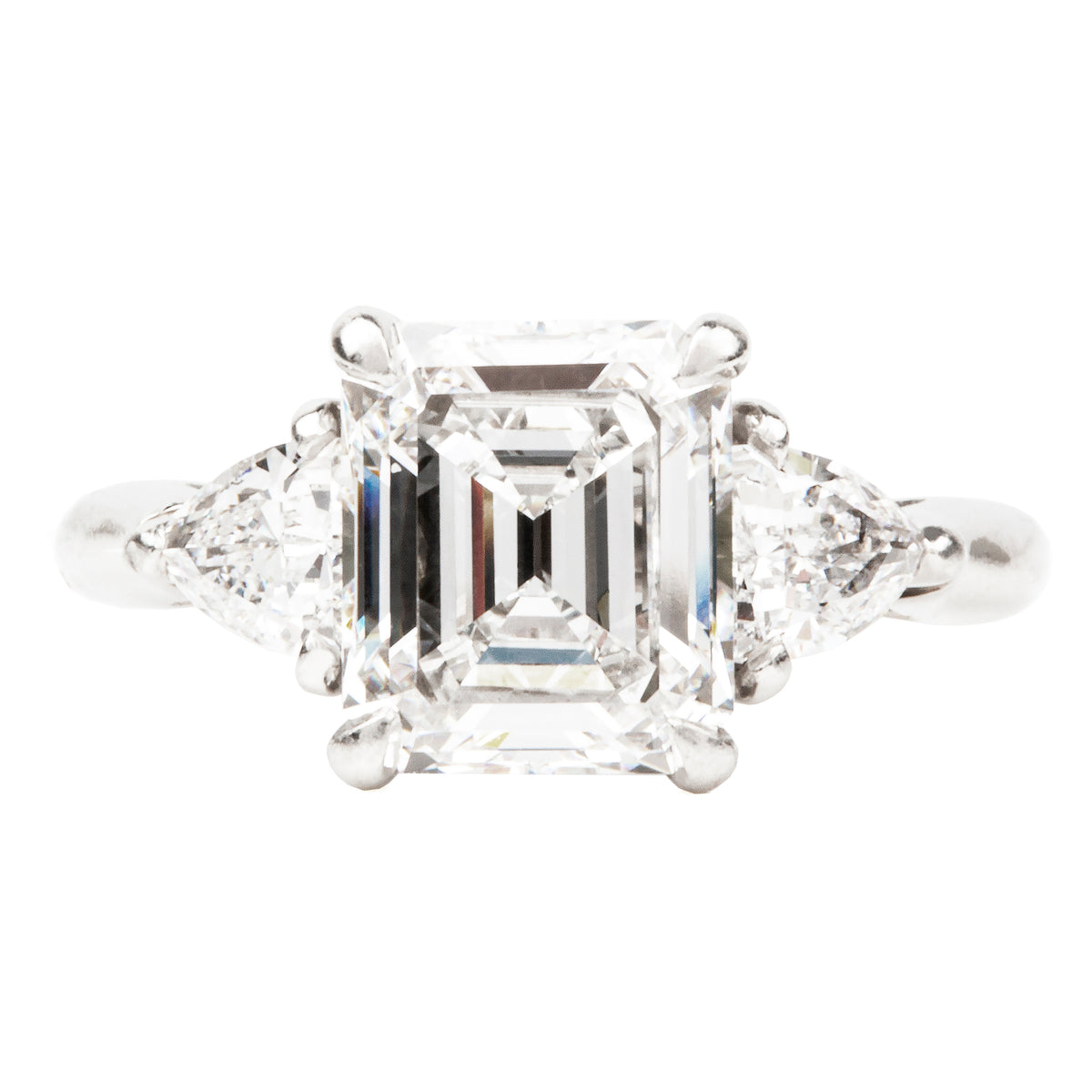 DB Classic emerald-cut diamond ring