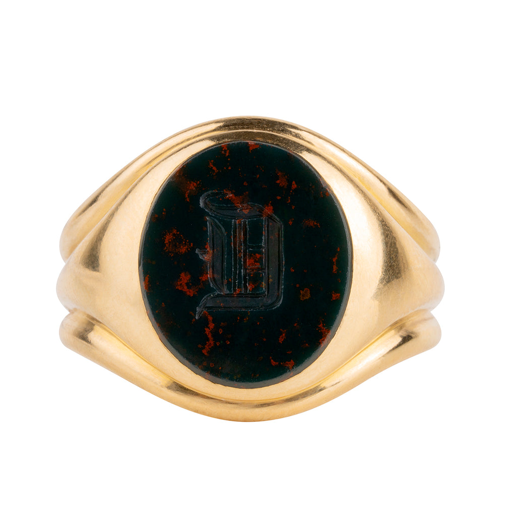 Victorian era signet ring with a bloodstone intaglio in 18k gold. Hand carved with a “D” monogram. England. 1891. Front view. 