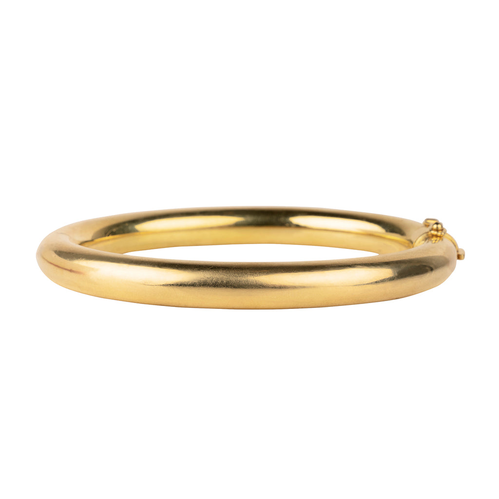 Turn-of-the-century gold tube bangle bracelet in 18k yellow gold. Rich yellow gold bracelets finely constructed with hidden push button clasps.French hallmarks. Circa 1900.  Backside view. 