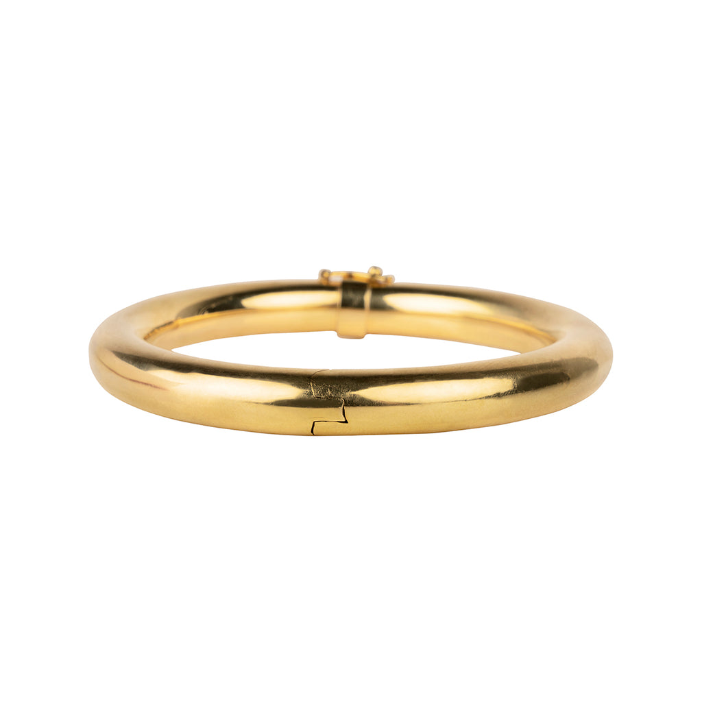 Turn-of-the-century gold tube bangle bracelet in 18k yellow gold. Rich yellow gold bracelets finely constructed with hidden push button clasps.French hallmarks. Circa 1900. Side view. 