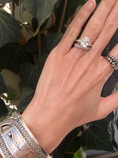 Antique cushion cut diamond ring deals