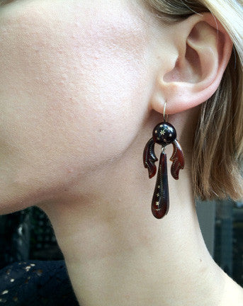 Victorian Piqué Wing Earrings